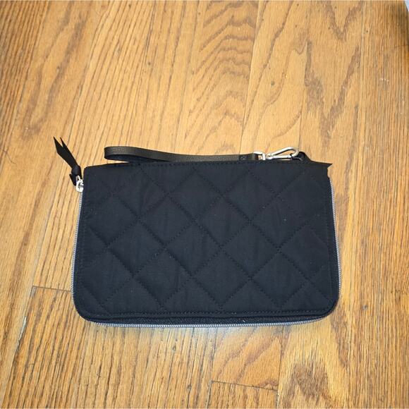 Vera Bradley on the go wristlet in black. Nice condition - Picture 2 of 7